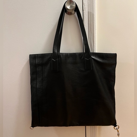 Marc Jacobs Leather Tote Bag Large (comes with dust bag!) - Picture 2 of 13